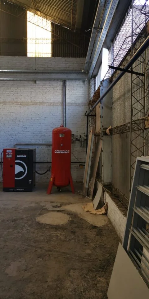 Instalación de red de aire en fábrica de aberturas. 11