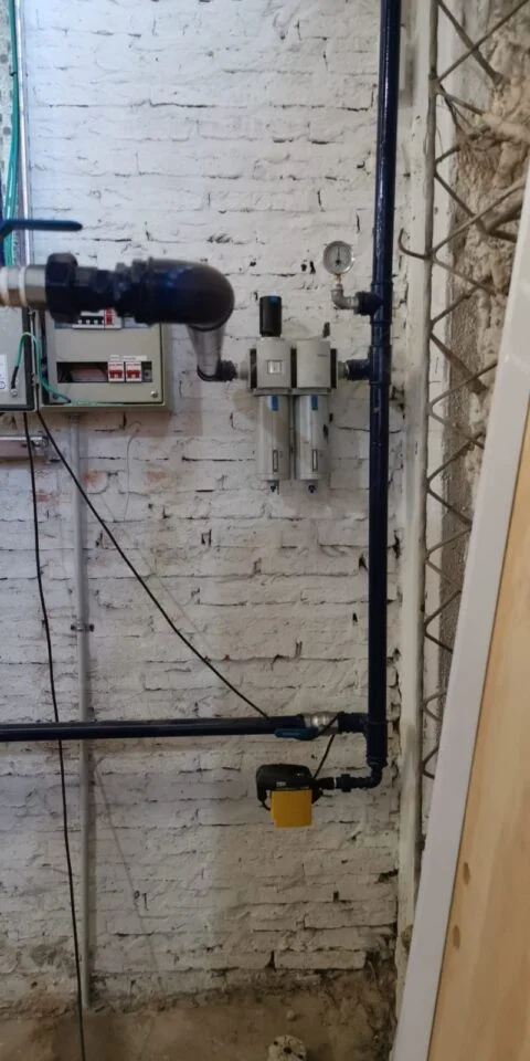 Instalación de red de aire en fábrica de aberturas. 6