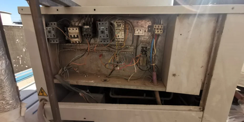 Mantenimiento de tablero de control de sistema de expansión directa