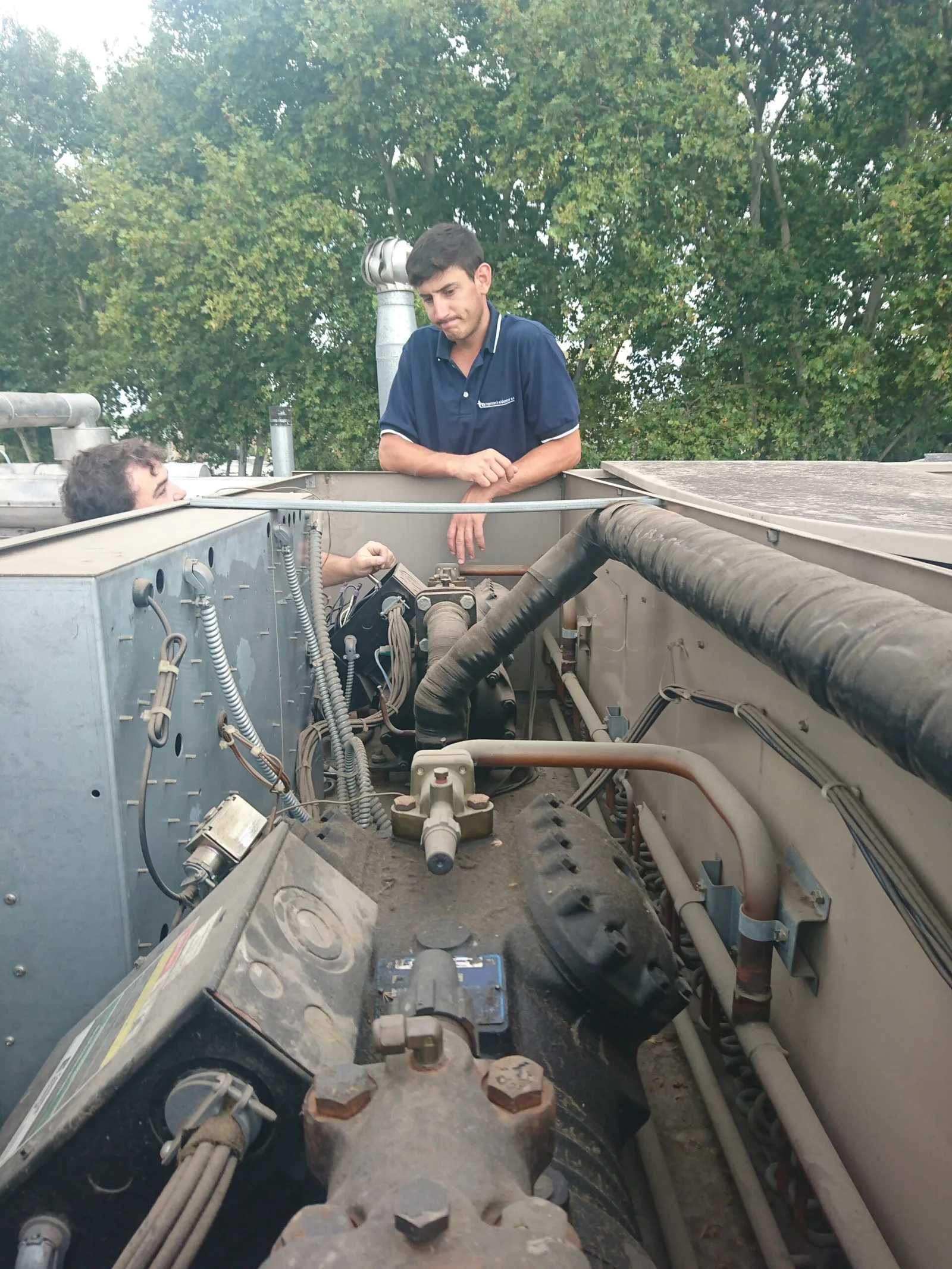 Reparacion de sistema de refrigeracion en equipo Chiller YORK 420