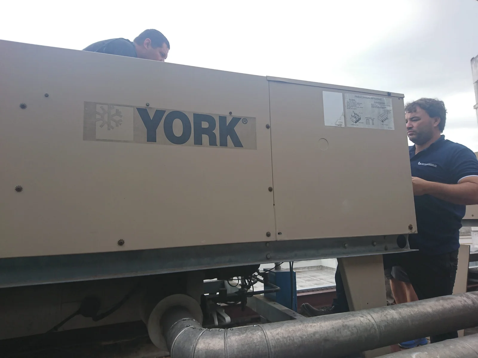Reparacion chiller YORK 420 Hospital Vilela 2