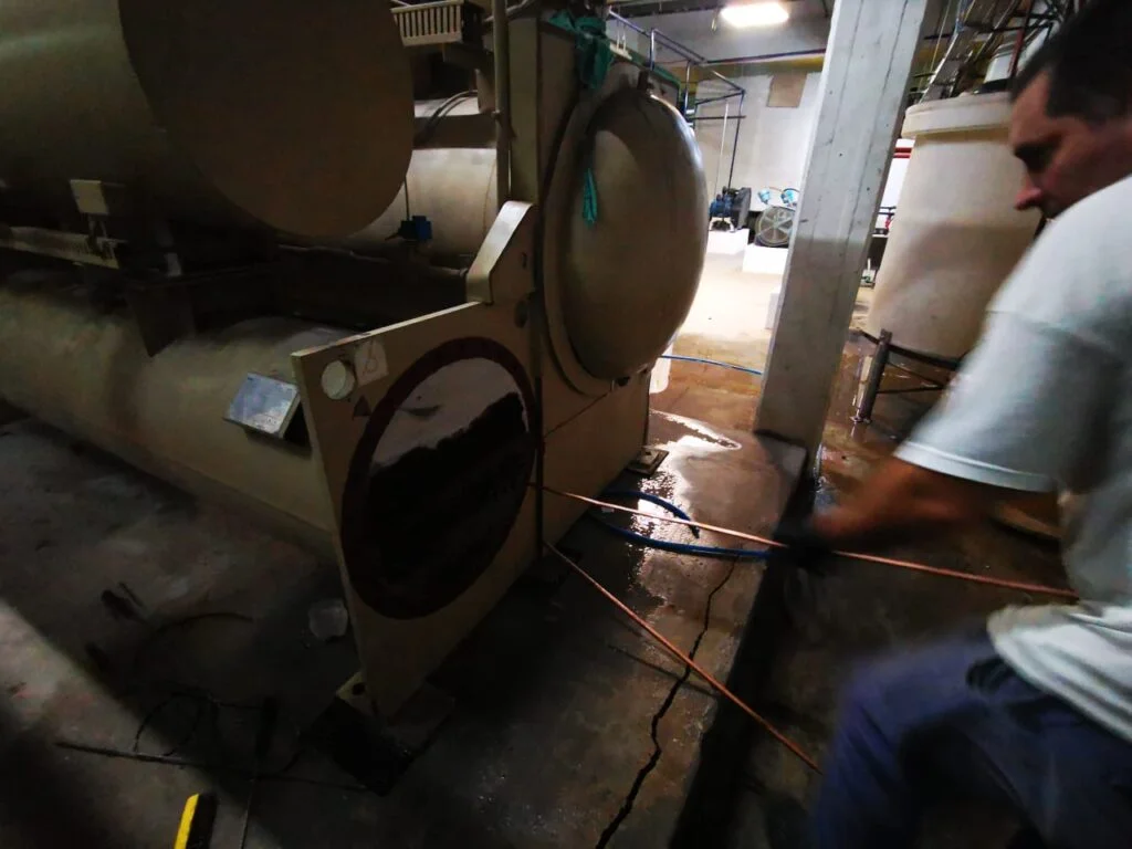 Reparacion de intercambiador de calor McQuay en CEMAR