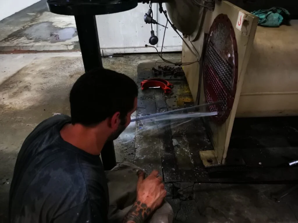 Reparacion intercambiador de calor McQuay CEMAR 10