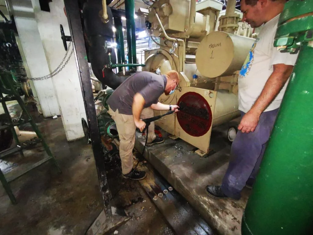 Reparacion intercambiador de calor McQuay CEMAR 12