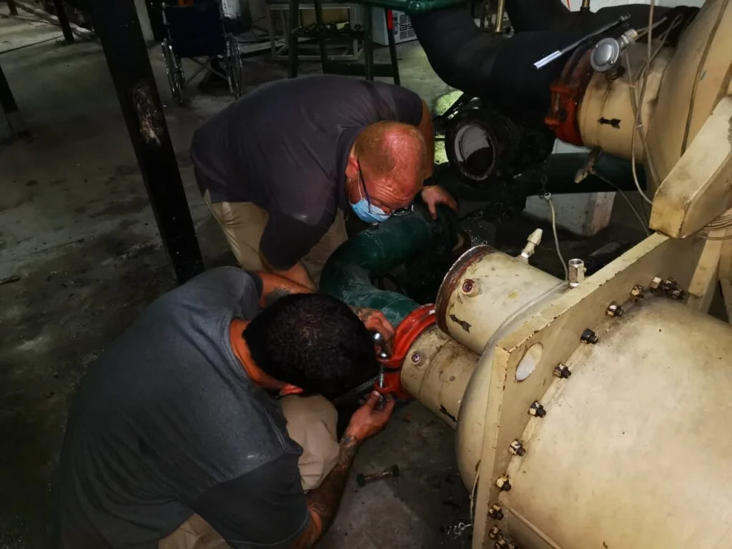 Reparacion intercambiador de calor McQuay CEMAR 16