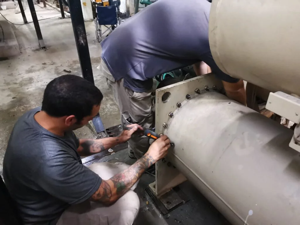 Reparacion intercambiador de calor McQuay CEMAR 20