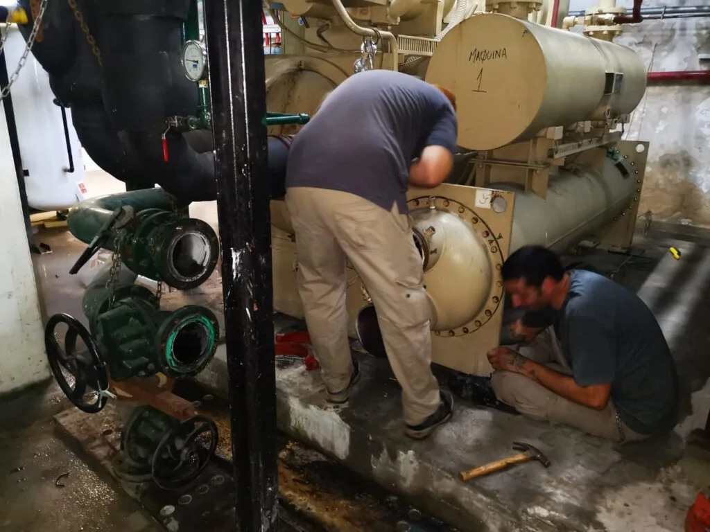 Reparacion intercambiador de calor McQuay CEMAR 3