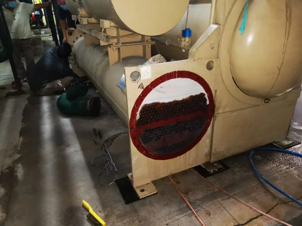 Reparacion intercambiador de calor McQuay CEMAR 6