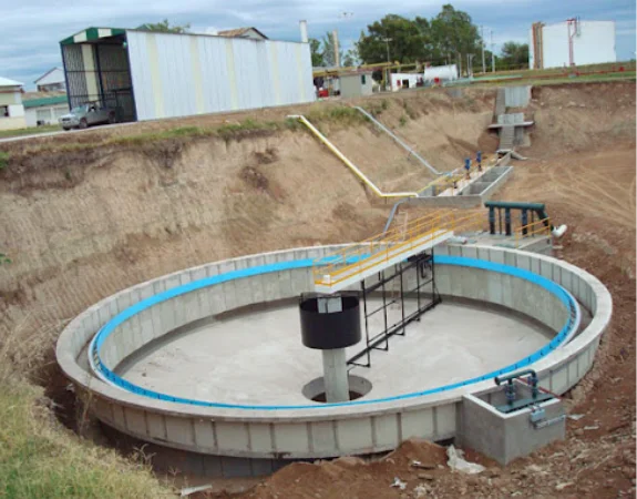 Sedimentadores industriales: funcionamiento y uso en tratamiento de efluentes